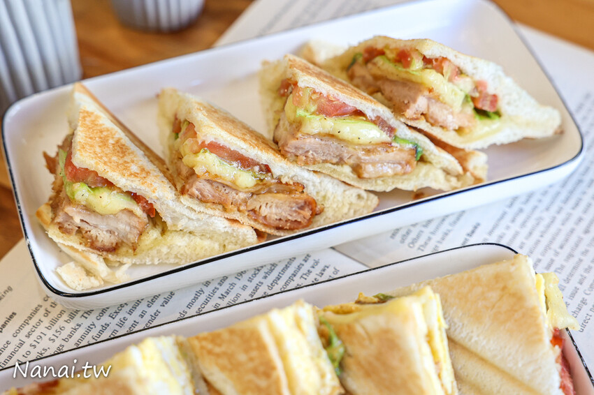 豆花每天手工製作,太晚來吃不到!厚厚大塊豆花Q嫩綿密,還有方塊粉圓外面吃不到,搭配熱壓吐司升等套餐不用百元