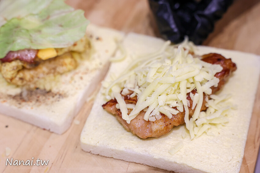 豆花每天手工製作,太晚來吃不到!厚厚大塊豆花Q嫩綿密,還有方塊粉圓外面吃不到,搭配熱壓吐司升等套餐不用百元