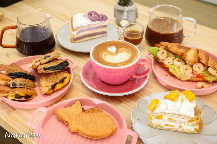 百元有找咖啡店！咖啡便宜又好喝，還有熟客必點~被咖啡耽誤的洋蔥鮪魚焗烤厚片，限量芋頭千層蛋糕，內用低消只要55元