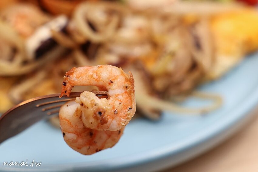 百元有找咖啡店！咖啡便宜又好喝，還有熟客必點~被咖啡耽誤的洋蔥鮪魚焗烤厚片，限量芋頭千層蛋糕，內用低消只要55元