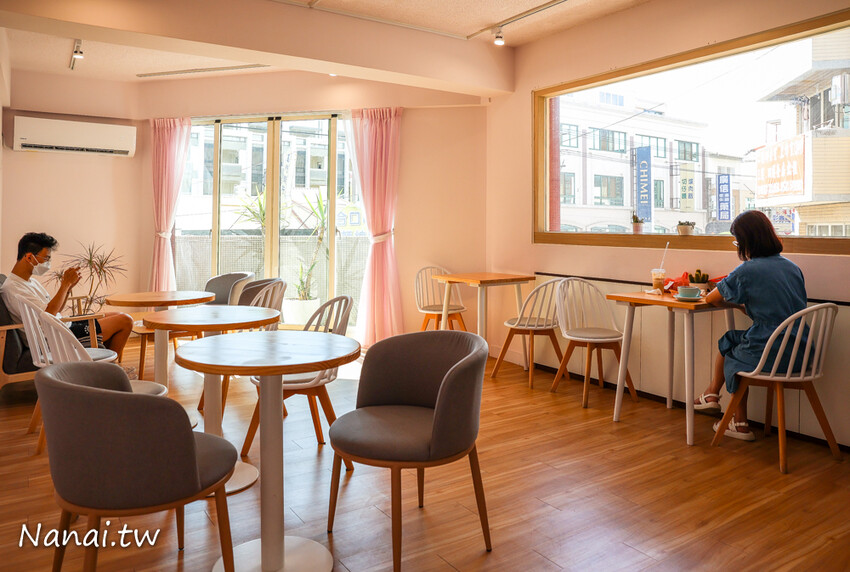 百元有找咖啡店！咖啡便宜又好喝，還有熟客必點~被咖啡耽誤的洋蔥鮪魚焗烤厚片，限量芋頭千層蛋糕，內用低消只要55元