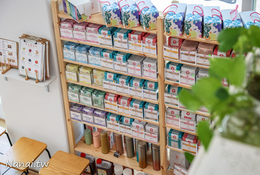 百元有找咖啡店！咖啡便宜又好喝，還有熟客必點~被咖啡耽誤的洋蔥鮪魚焗烤厚片，限量芋頭千層蛋糕，內用低消只要55元