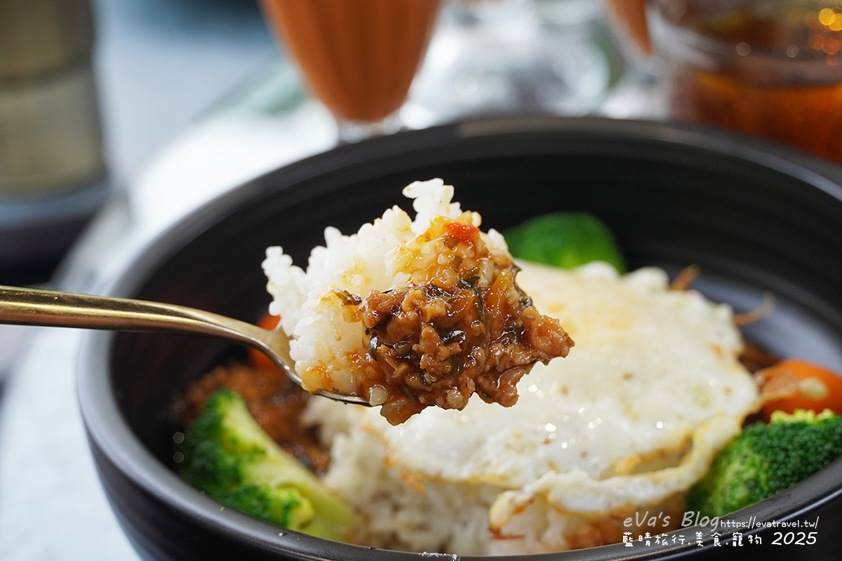 苗栗縣三義鄉【苗栗景觀餐廳】映象水岸｜峇里島風格湖畔餐廳，享受山景湖光與天鵝船的放鬆時光。苗栗景點