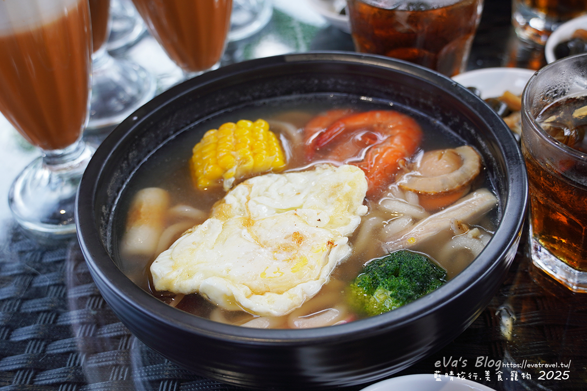苗栗縣三義鄉【苗栗景觀餐廳】映象水岸｜峇里島風格湖畔餐廳，享受山景湖光與天鵝船的放鬆時光。苗栗景點