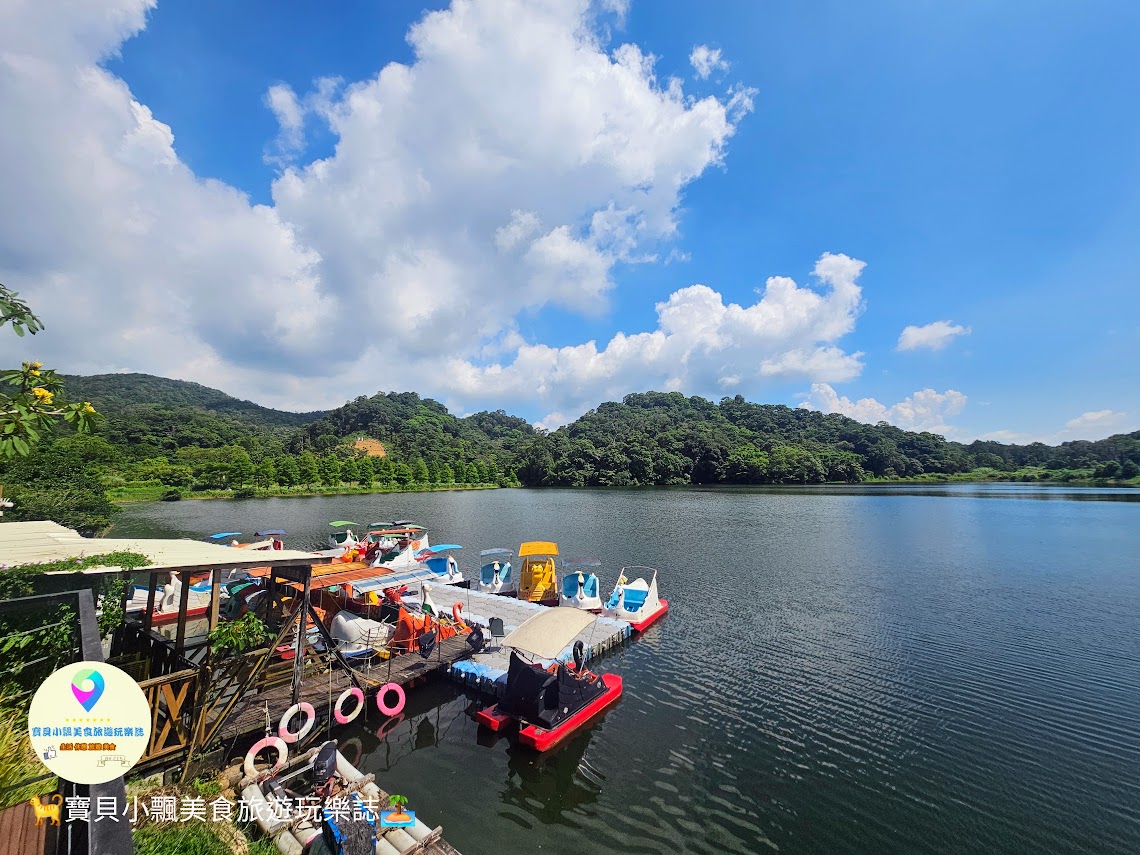 苗栗三義寅藏版南洋秘境！映象水岸湖畔下午茶雙人套餐，夕陽天鵝船超放鬆。