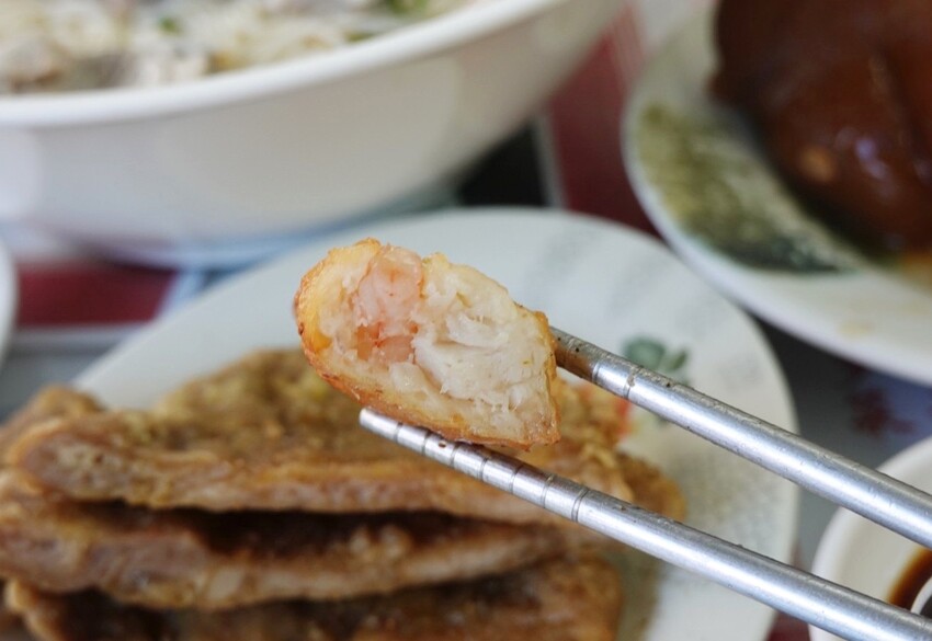 台北來的虱目魚專賣店！堅持魚骨熬湯不加味精，魚皮麵線、海產粥好大一碗，限量燙魚腸、手工蝦捲必點～