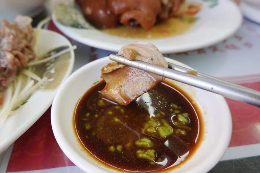 台北來的虱目魚專賣店！堅持魚骨熬湯不加味精，魚皮麵線、海產粥好大一碗，限量燙魚腸、手工蝦捲必點～