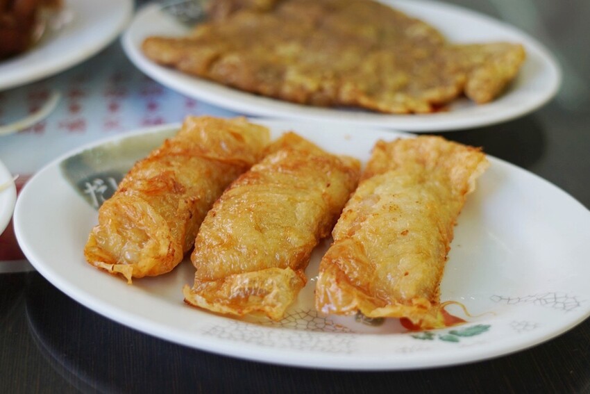 台北來的虱目魚專賣店！堅持魚骨熬湯不加味精，魚皮麵線、海產粥好大一碗，限量燙魚腸、手工蝦捲必點～