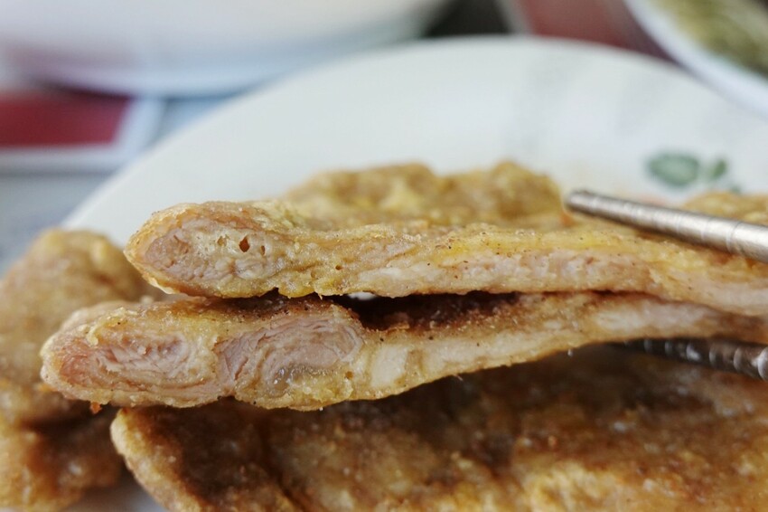 台北來的虱目魚專賣店！堅持魚骨熬湯不加味精，魚皮麵線、海產粥好大一碗，限量燙魚腸、手工蝦捲必點～