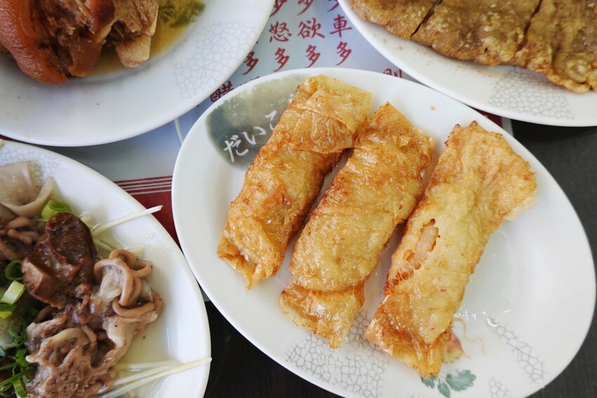 台北來的虱目魚專賣店！堅持魚骨熬湯不加味精，魚皮麵線、海產粥好大一碗，限量燙魚腸、手工蝦捲必點～