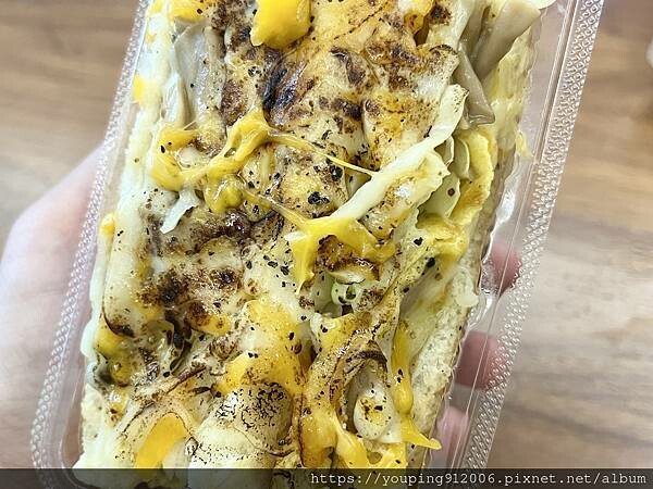 台北文山區|Alpha Toast 在外送平台上的照片吸引到我,蛋餅、吐司跟排骨肉都很好吃,缺點是現場等要一點時