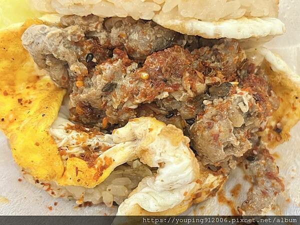 台北文山區|Alpha Toast 在外送平台上的照片吸引到我,蛋餅、吐司跟排骨肉都很好吃,缺點是現場等要一點時