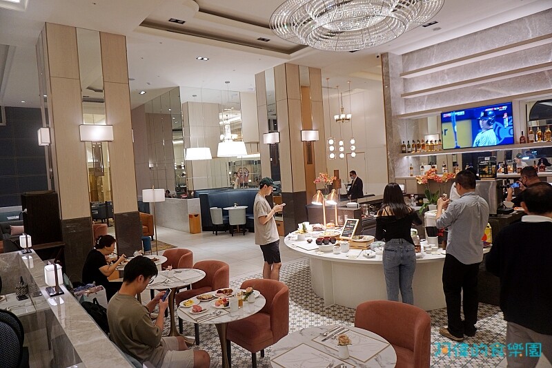 【松江南京】台北漢普頓酒店-洛可可茶苑自助餐5月底用餐享7折優惠、當日壽星5折優惠，還有精緻主餐三選一