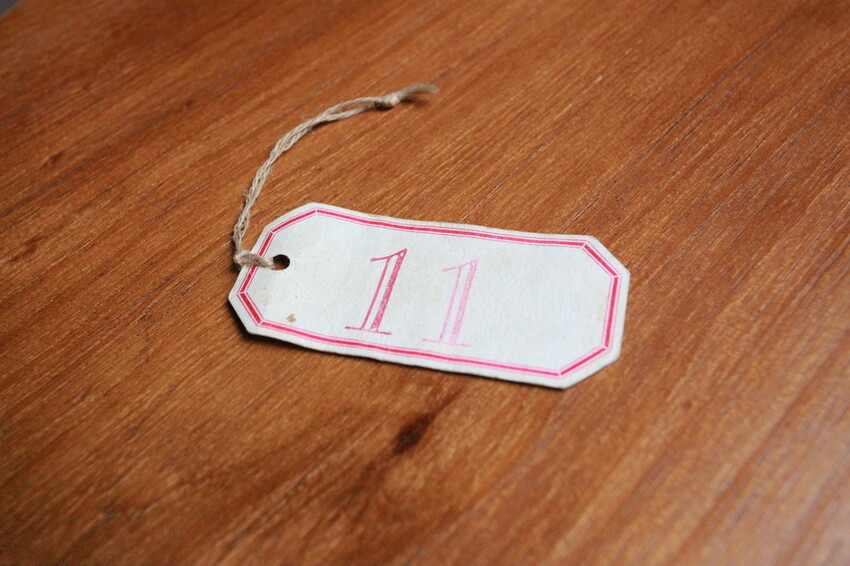 台南市中西區吃。台南市｜中西區。「IBT COffee」隱身在巷弄裡日式老宅工業風咖啡廳，舒適用餐空間處處都好好拍喔！「IB