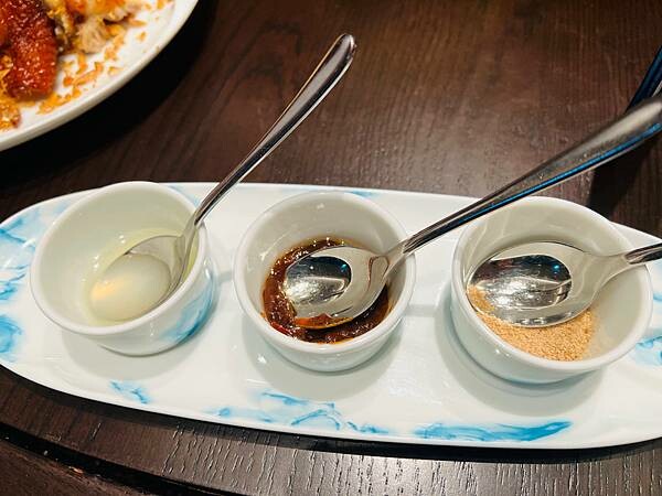 高雄洲際酒店中餐廳:湛露。宴客聚餐的好選擇。必推脆皮烤鴨 高雄洲際酒店中餐廳:湛露。宴客聚餐的好選擇。必推脆皮烤鴨