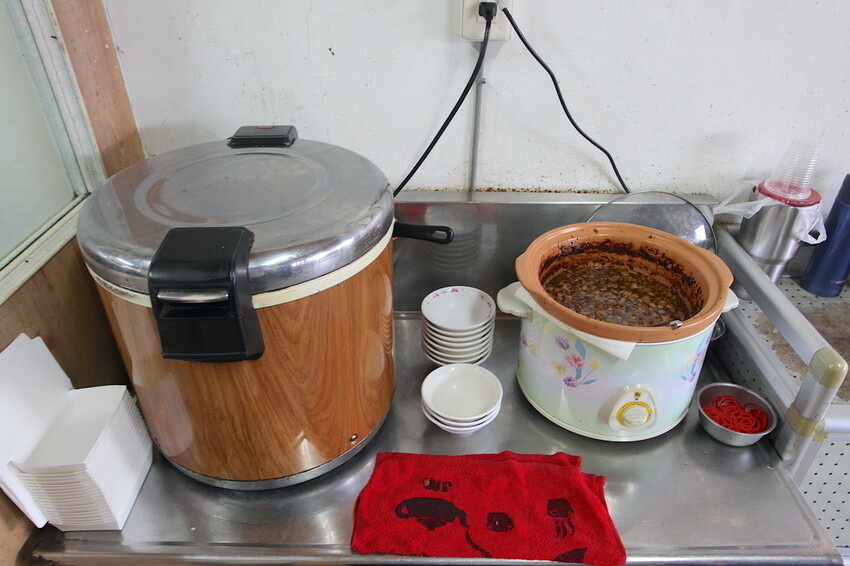 吃。台南美食｜歸仁區。「紅人牛肉湯」這篇是網路分享文章首次曝光，從凌晨開賣至售完為止，經常在早上8:30