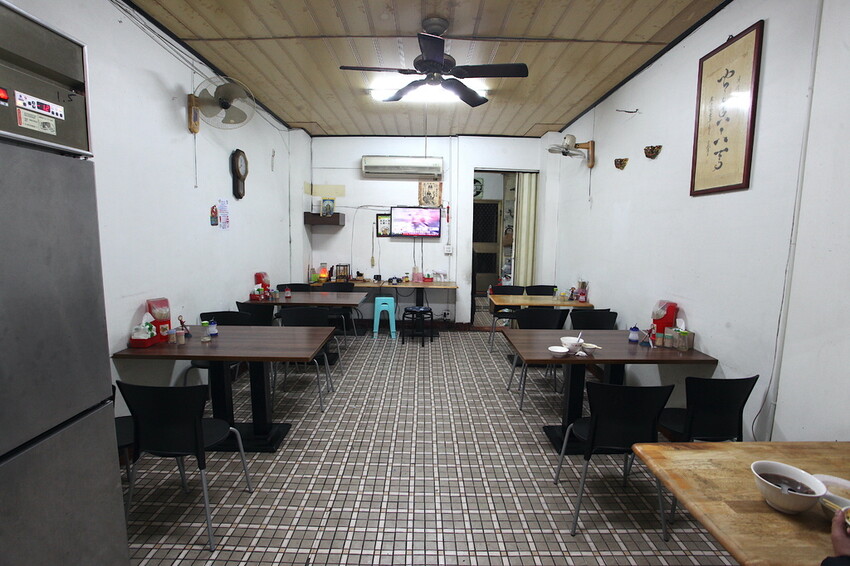 吃。台南美食｜歸仁區。「紅人牛肉湯」這篇是網路分享文章首次曝光，從凌晨開賣至售完為止，經常在早上8:30