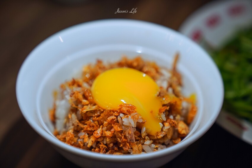 【高雄鼓山｜美食】龍鶴家LONG HO JIA。鼓山美食，年輕人的台式熱炒店，適合多人聚餐