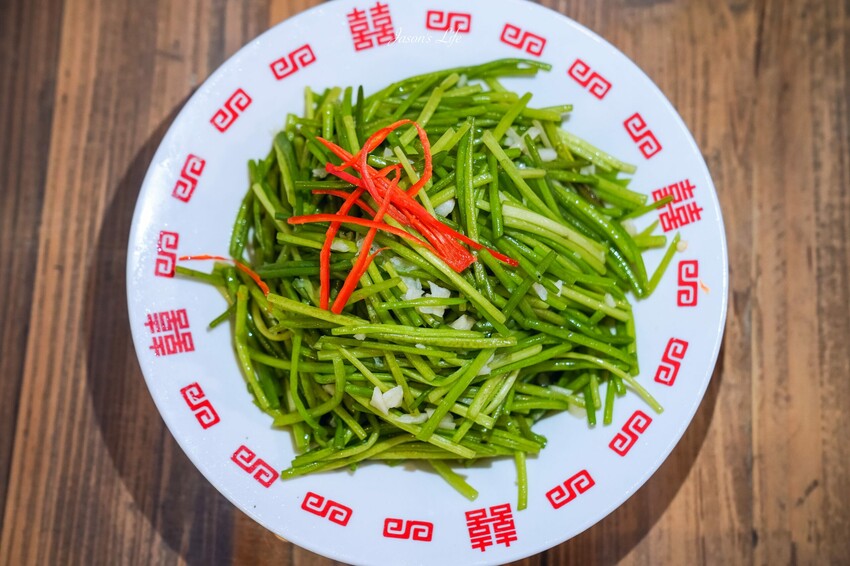 【高雄鼓山｜美食】龍鶴家LONG HO JIA。鼓山美食，年輕人的台式熱炒店，適合多人聚餐