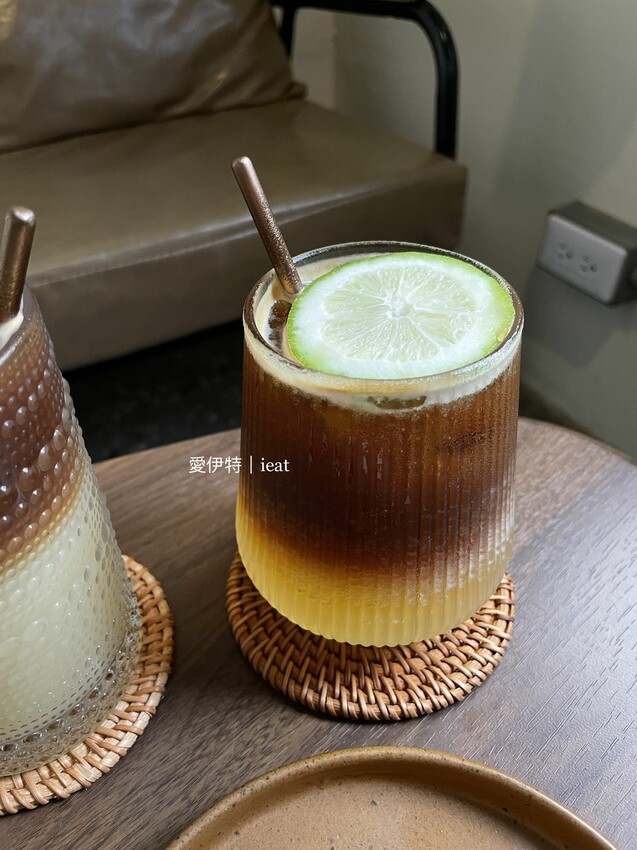 蜂蜜媽媽｜彰化市下午茶推薦，半山腰的青創咖啡廳，蜂蜜生乳捲好吃！ - 愛伊特的分享樂園