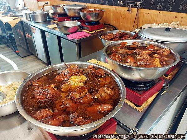 後菜園艋舺腿庫飯05-好幾大鍋的滷鍋.jpg