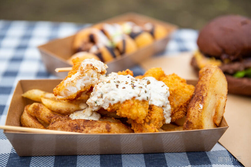餐車美食-巧克熊環島餐車，這個帶著自己夢想的大男孩用別具特色的巧克漢堡～穿梭流浪在整個寶島，希望用自己喜愛的巧克力來帶給大家美食，還有夢想並不是那麼遙不可及的這個事實。 @圍事小哥的幸福相框