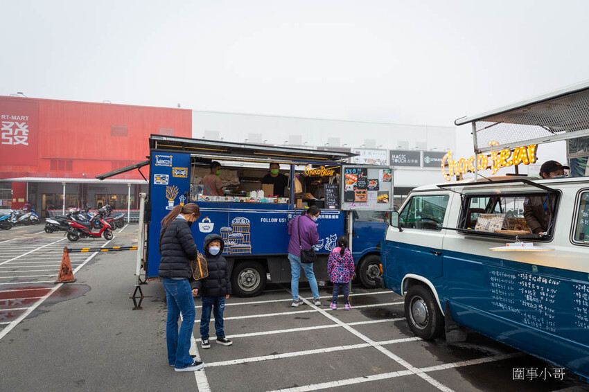 餐車美食-巧克熊環島餐車，這個帶著自己夢想的大男孩用別具特色的巧克漢堡～穿梭流浪在整個寶島，希望用自己喜愛的巧克力來帶給大家美食，還有夢想並不是那麼遙不可及的這個事實。 @圍事小哥的幸福相框