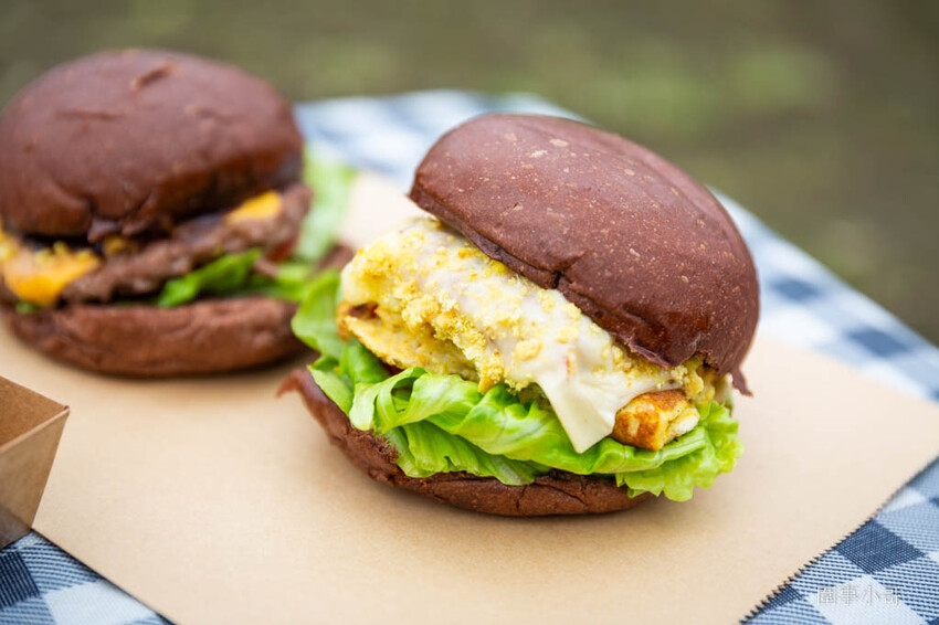 餐車美食-巧克熊環島餐車，這個帶著自己夢想的大男孩用別具特色的巧克漢堡～穿梭流浪在整個寶島，希望用自己喜愛的巧克力來帶給大家美食，還有夢想並不是那麼遙不可及的這個事實。 @圍事小哥的幸福相框