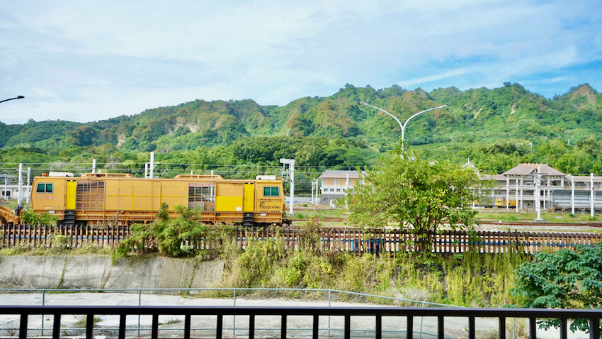 [台東住宿] 鐵軌旁的民宿「H&嶼光風格旅店」火車控必住～陽台就能欣賞火車駛過！