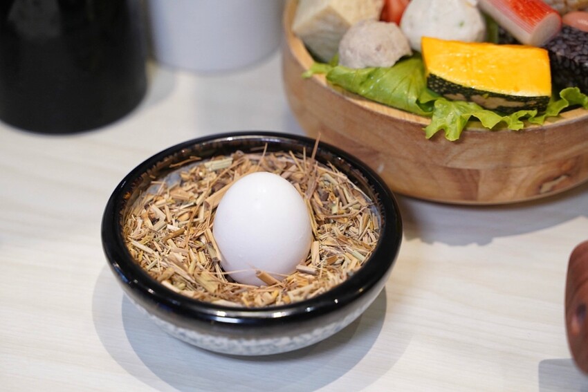 新竹最潮的火鍋來了!「陳阿姨火鍋灶咖」有超豐富的自助吧吃到飽,湯頭、肉品、海鮮品質都有一定水準,不愧是「Uncle shawn」旗下新品牌! - 阿華田的美食日記