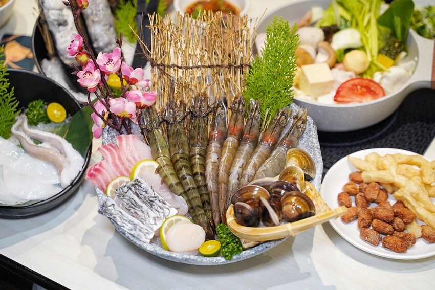 新竹最潮的火鍋來了!「陳阿姨火鍋灶咖」有超豐富的自助吧吃到飽,湯頭、肉品、海鮮品質都有一定水準,不愧是「Uncle shawn」旗下新品牌! - 阿華田的美食日記