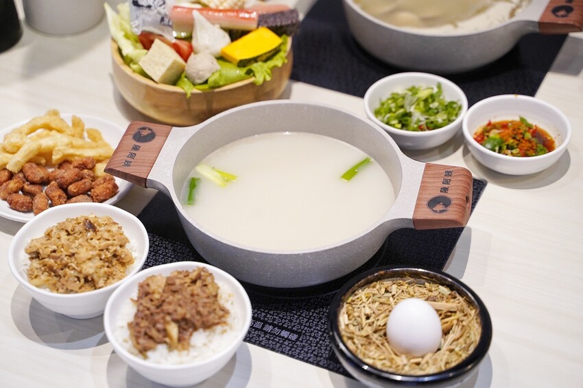 新竹最潮的火鍋來了!「陳阿姨火鍋灶咖」有超豐富的自助吧吃到飽,湯頭、肉品、海鮮品質都有一定水準,不愧是「Uncle shawn」旗下新品牌! - 阿華田的美食日記