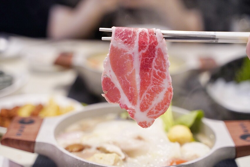 新竹最潮的火鍋來了!「陳阿姨火鍋灶咖」有超豐富的自助吧吃到飽,湯頭、肉品、海鮮品質都有一定水準,不愧是「Uncle shawn」旗下新品牌! - 阿華田的美食日記