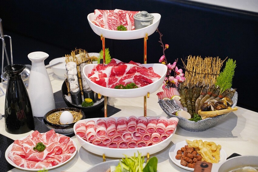 新竹最潮的火鍋來了!「陳阿姨火鍋灶咖」有超豐富的自助吧吃到飽,湯頭、肉品、海鮮品質都有一定水準,不愧是「Uncle shawn」旗下新品牌! - 阿華田的美食日記