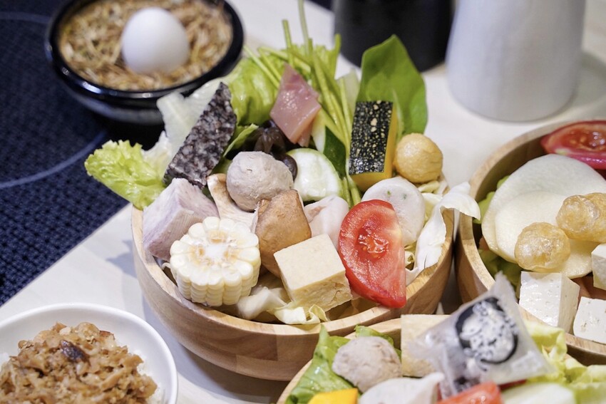 新竹最潮的火鍋來了!「陳阿姨火鍋灶咖」有超豐富的自助吧吃到飽,湯頭、肉品、海鮮品質都有一定水準,不愧是「Uncle shawn」旗下新品牌! - 阿華田的美食日記