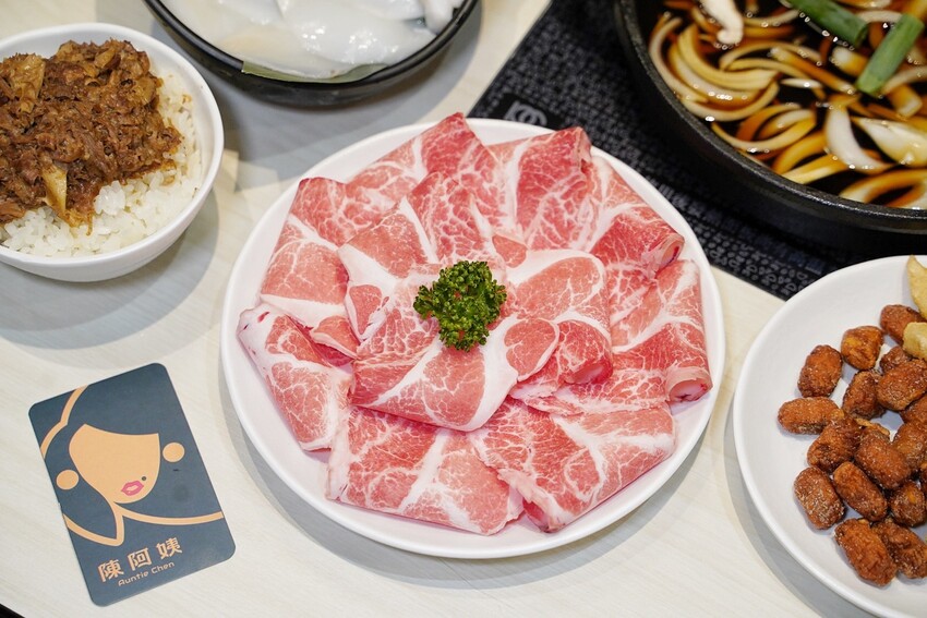 新竹最潮的火鍋來了!「陳阿姨火鍋灶咖」有超豐富的自助吧吃到飽,湯頭、肉品、海鮮品質都有一定水準,不愧是「Uncle shawn」旗下新品牌! - 阿華田的美食日記