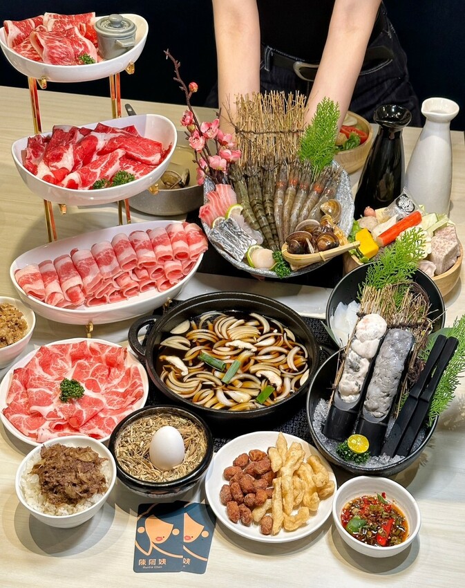 新竹最潮的火鍋來了!「陳阿姨火鍋灶咖」有超豐富的自助吧吃到飽,湯頭、肉品、海鮮品質都有一定水準,不愧是「Uncle shawn」旗下新品牌! - 阿華田的美食日記