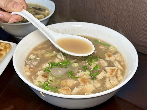 [林口美食] 鳥地方陝西小館 必點牛羊肉泡饃 夾饃 鍋貼 #桃園龜山美食 #機捷A9林口站 @蛋寶趴趴go