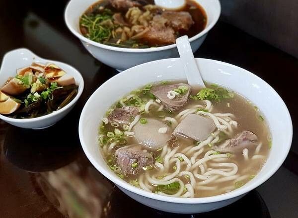[林口美食] 鳥地方陝西小館 必點牛羊肉泡饃 夾饃 鍋貼 #桃園龜山美食 #機捷A9林口站 @蛋寶趴趴go