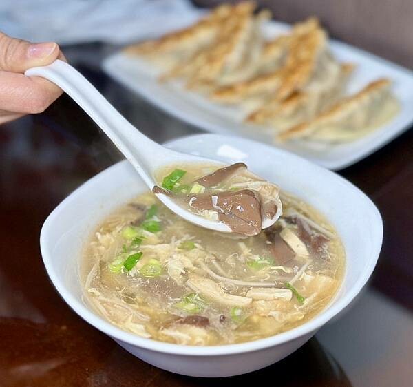[林口美食] 鳥地方陝西小館 必點牛羊肉泡饃 夾饃 鍋貼 #桃園龜山美食 #機捷A9林口站 @蛋寶趴趴go