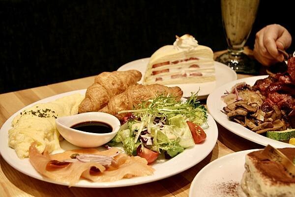 台北市大同區【美食】波赫士領地精品咖啡館｜昌吉街咖啡廳｜烤豬腳挪威鮭魚早餐盤