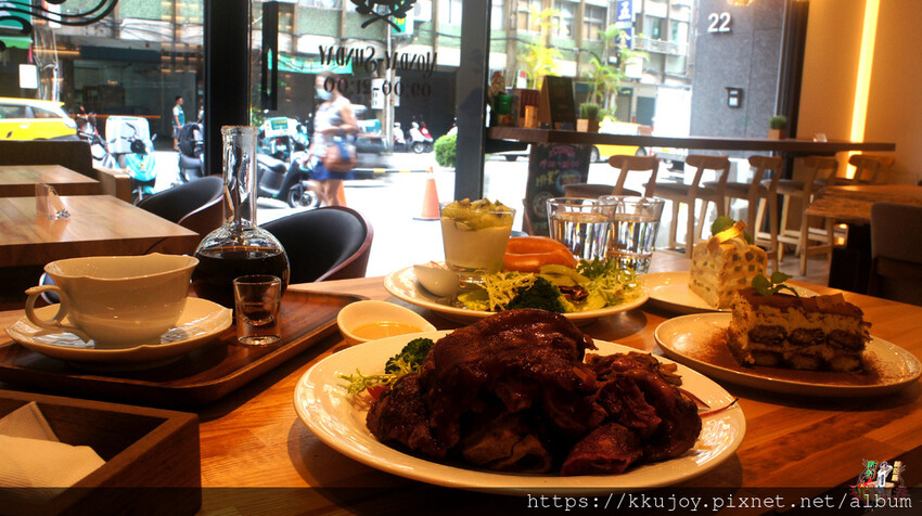 波赫士領地精品咖啡館 | 台北大同區早午餐推薦!! 奇異果貝
