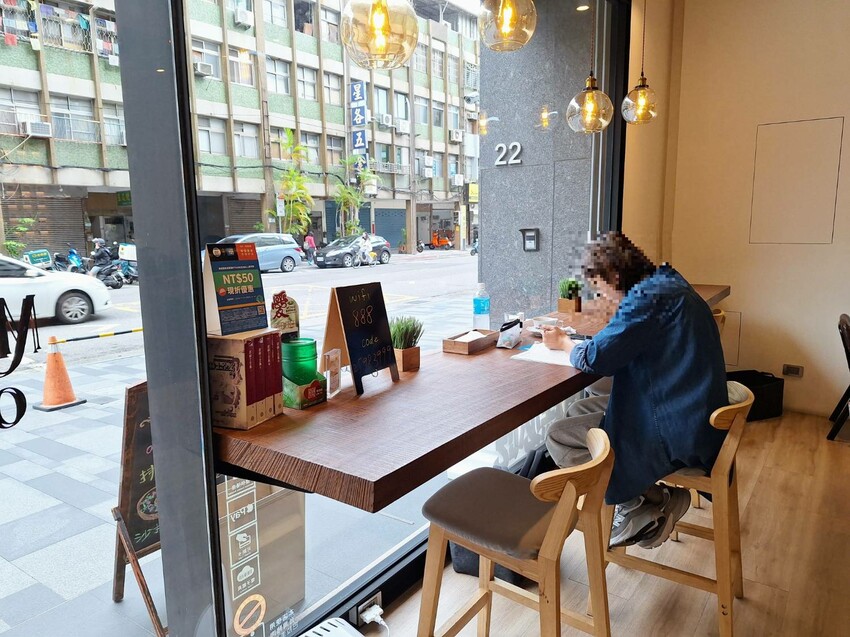 【美食】「波赫士領地精品咖啡館 昌吉店」千層蛋糕、提拉米蘇，