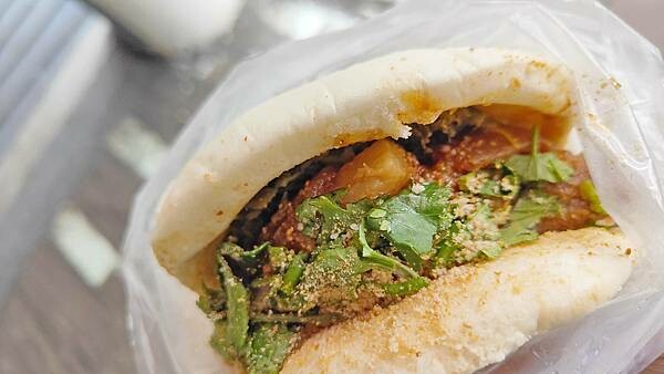 【三重美食】自強路三段無名刈包｜無時無刻都一定要排隊的爆人氣刈包店