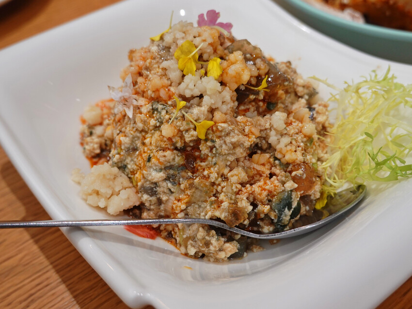 桃園市桃園區桃園市桃園區—阿本家｜以新派理念手法 調和八大菜系的川麻湘酸｜桃園藝文特區、中正路