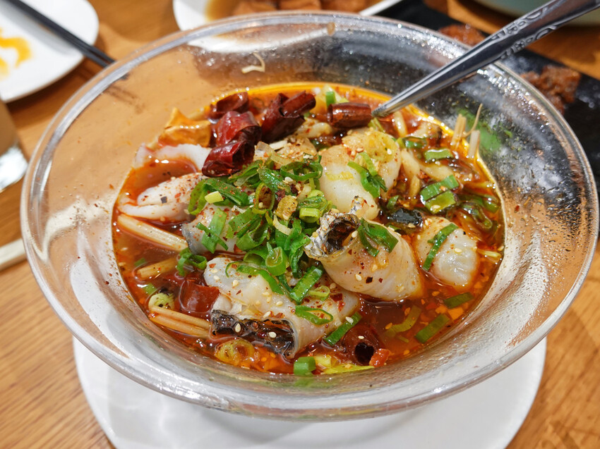 桃園市桃園區桃園市桃園區—阿本家｜以新派理念手法 調和八大菜系的川麻湘酸｜桃園藝文特區、中正路