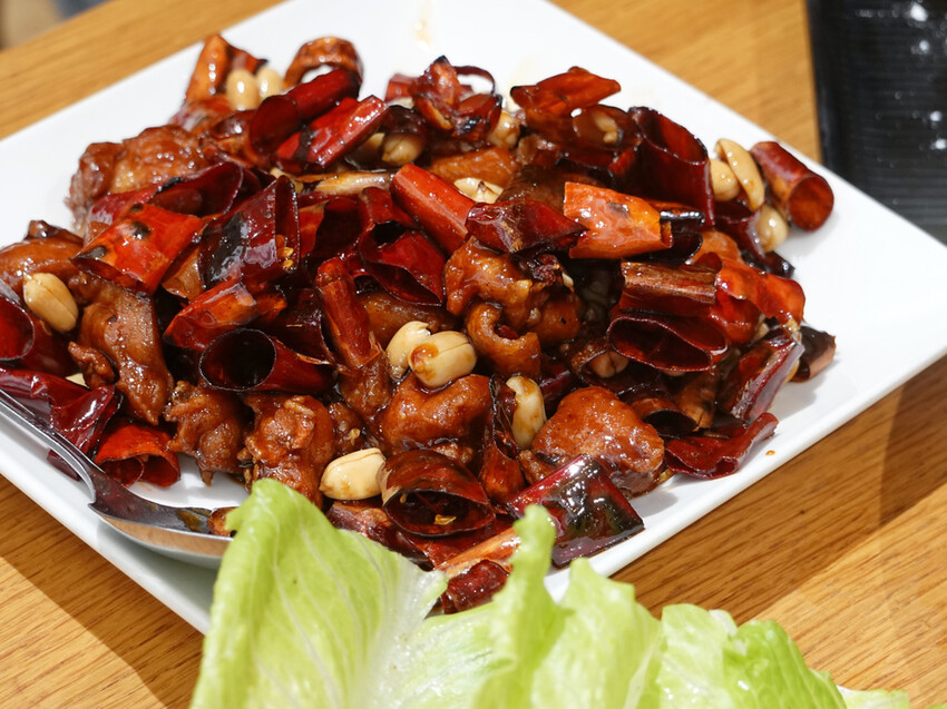 桃園市桃園區桃園市桃園區—阿本家｜以新派理念手法 調和八大菜系的川麻湘酸｜桃園藝文特區、中正路