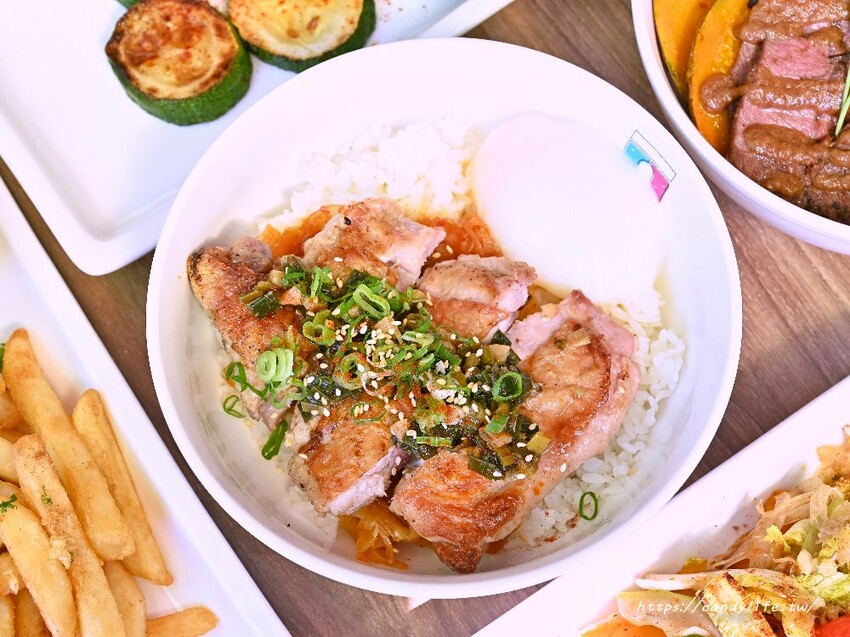 法丼Fadone|台中第一間以法式元素為主軸的丼飯專賣店,採原肉塊熟成,低溫料理,用餐時間人超多!