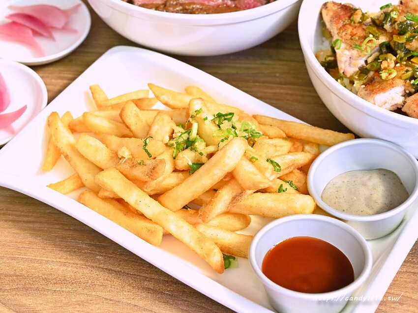 法丼Fadone|台中第一間以法式元素為主軸的丼飯專賣店,採原肉塊熟成,低溫料理,用餐時間人超多!