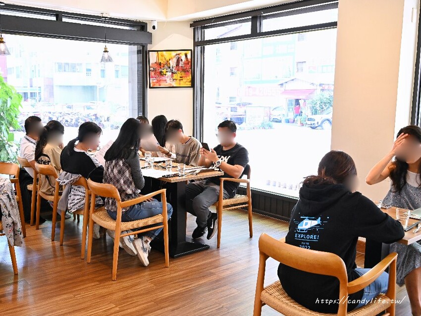 法丼Fadone|台中第一間以法式元素為主軸的丼飯專賣店,採原肉塊熟成,低溫料理,用餐時間人超多!